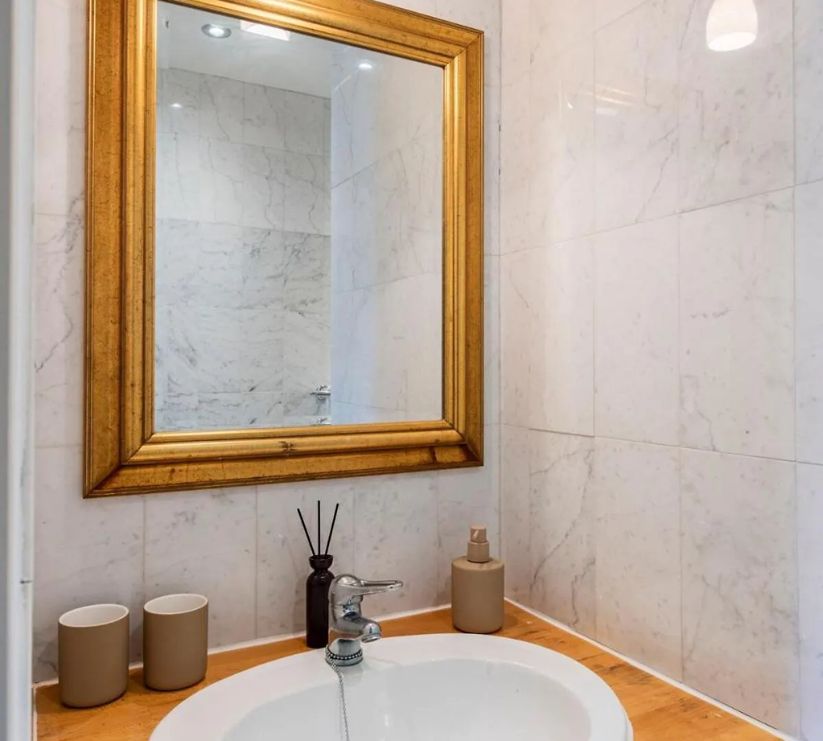 אמסטרדם Beautiful & Well-Located Canal Apartment