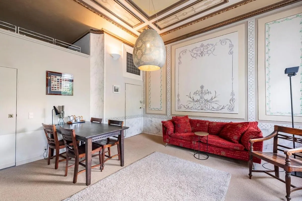 Beautiful & Well-Located Canal Apartment Amsterdam