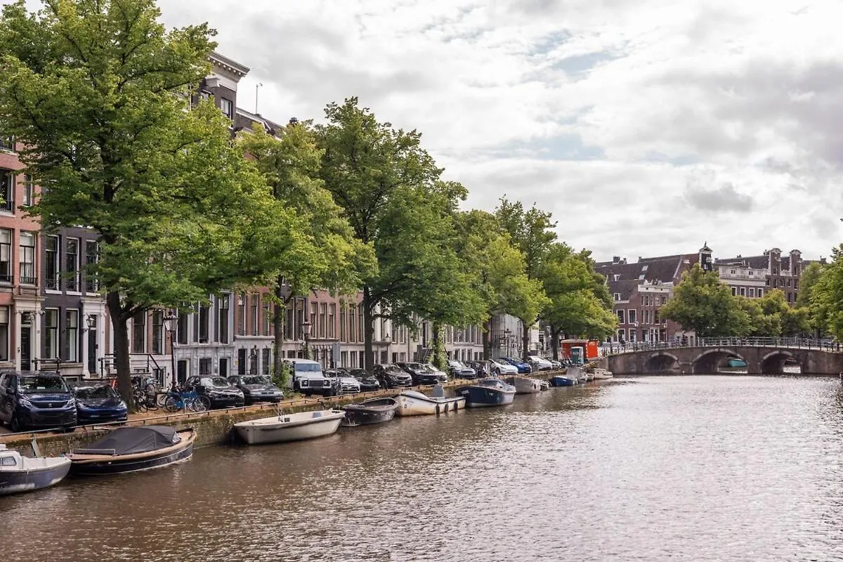 Beautiful & Well-Located Canal Apartment Amsterdam