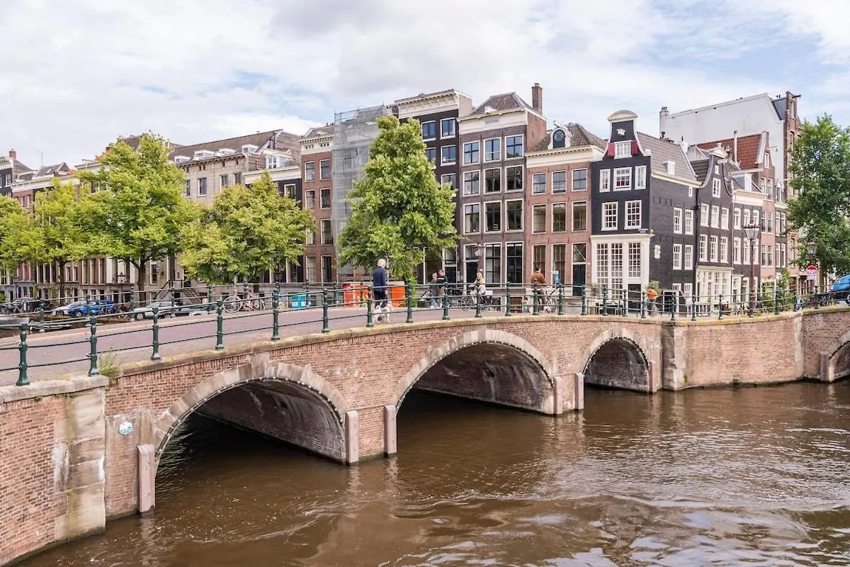 Beautiful & Well-Located Canal Apartment contacts
